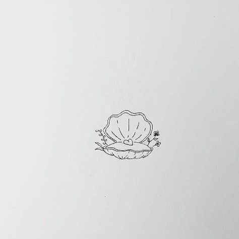 Grinch Tattoo, Unique Minimalist Tattoo, Greece Tattoo, Pearl Tattoo, 16 Tattoo, Shell Tattoos, Small Girly Tattoos, Armband Tattoos, Aesthetic Tattoos