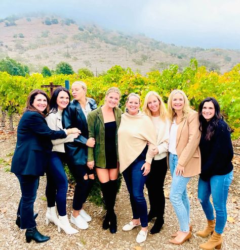 What to Wear in Napa Valley (Outfit Inspo + More!) Napa Valley Outfit, Valley Outfit, Napa Outfit, Wine Tasting Outfit, Napa Trip, Trip Outfit, Country Casual, Trip Outfits, Warm Jacket