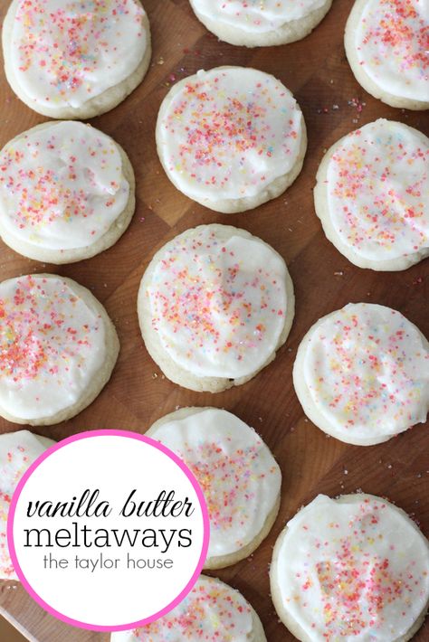 Rodelle, Sugar Cookies, Vanilla Butter Meltaway, Vanilla Sugar Cookie Meltaway Cookies, Frosted Cookies, Diy Easy Recipes, Butter Frosting, Brownie Cookies, Yummy Sweets, Tea Cakes, Cookie Desserts, Sweets Treats