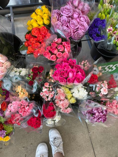 Market Flowers Bouquet, Grocery Flowers, Market Bouquets Fresh Flowers, Grocery Store Bouquet, Grocery Store Flowers Aesthetic, Huge Bouquet Of Flowers Aesthetic, Supermarket Flowers, Flowers Bouquet, Whole Food Recipes