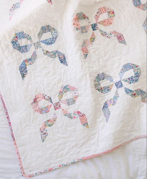 Bow Quilt, Liberty Quilt, Cute Quilts, Not Love, Block Pattern, English Paper Piecing, Liberty Fabric, My Dream, A Pattern