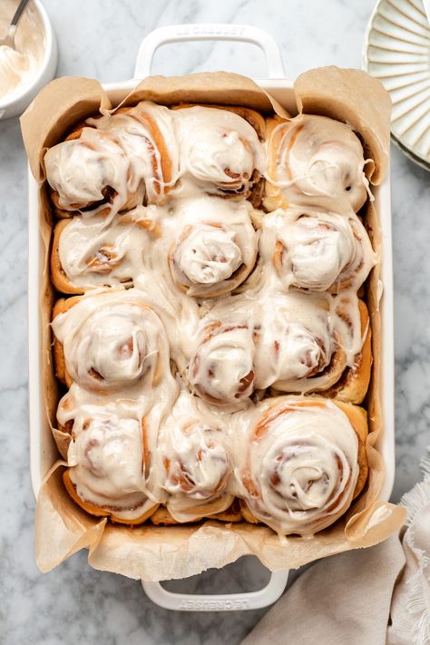 These vegan cinnamon rolls are honestly the best cinnamon rolls you will ever make- even non-vegans love them! Entirely dairy free and egg free, no one will suspect that these classic soft and sweet homemade cinnamon rolls are vegan. Our favorite Christmas morning breakfast or holiday treat, especially with an overnight option!! #vegan #cinnamonrolls #easy Cinamon Roll Icing, Vegan Cinnamon Rolls Easy, Cinnamon Rolls Overnight, Dairy Free Cinnamon Rolls, Paleo Cinnamon Rolls, Cinnamon Roll Frosting, The Best Cinnamon Rolls, Overnight Cinnamon Rolls, Healthy Cinnamon Rolls