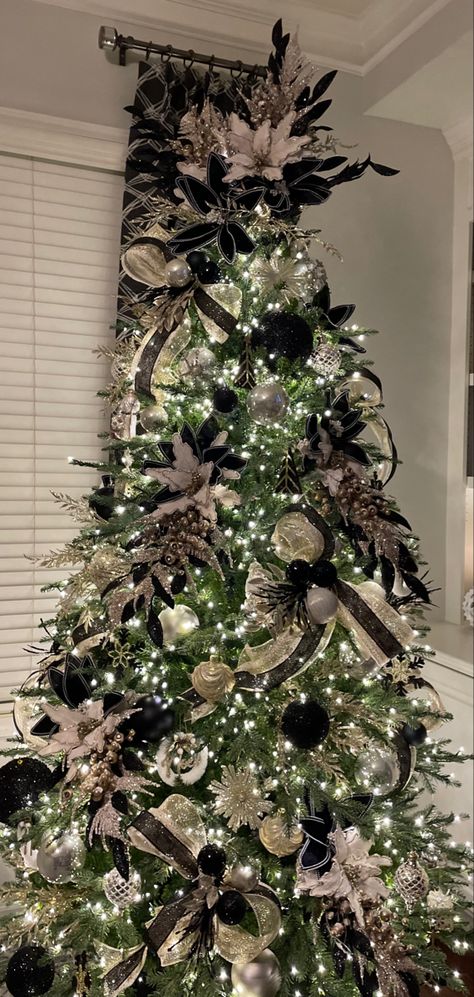 Black White Champagne Christmas Tree, Champagne And Black Christmas Tree, Black And Champagne Christmas Tree, Black White And Gold Christmas Tree, Black White And Gold Christmas, Black Christmas Decor, Christmas Decor 2023, Black White Christmas Tree, Champagne Christmas Tree