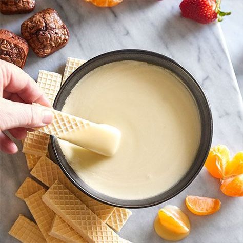 White Chocolate Sauce - The Pampered Chef® Fondue Chocolate, Chocolate Sauce Recipes, White Chocolate Sauce, Chocolate Chip Brownies, Pampered Chef Recipes, The Pampered Chef, Blender Recipes, Chocolate Topping, Chocolate Sauce