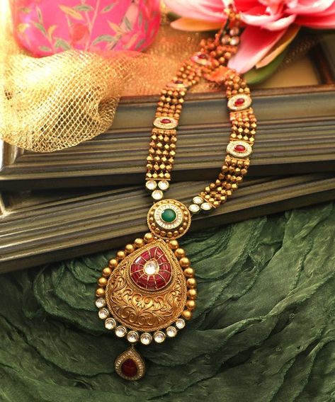 Photo #10 from Manubhai Jewellers "Portfolio" album Manubhai Jewellers Necklaces Gold, Manubhai Jewellers Necklaces, Jewelery Shoot, Gold Neckles, Gold Mala, Manubhai Jewellers, Terracotta Jewellery Designs, Mom Earrings, Gold Bridal Necklace