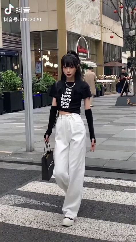 Acubi Fashion White Pants, Acubi White Outfits, Simple Kpop Concert Outfit, Acubi Fashion Pants, White Pants Outfit Aesthetic, Japan Outfits, Egirl Style, White Pants Outfit, Simple Style Outfits