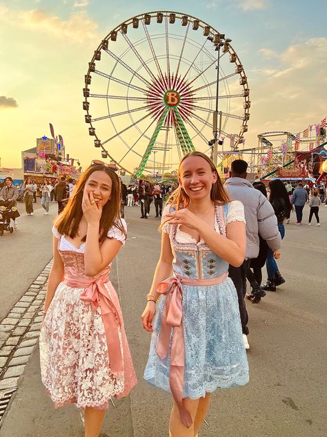 Oktoberfest Party Outfit, Oktoberfest Aesthetic, Dirndl Aesthetic, Octoberfest Outfits, Oktoberfest Germany, German Drindle, Oktoberfest Outfits, Oktoberfest Woman, German Costume