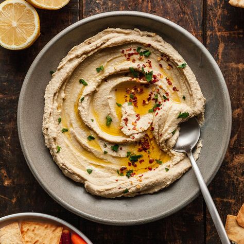 Basic Hummus Recipe Red Bean Dip, Basic Hummus Recipe, Creamy Hummus Recipe, Best Hummus Recipe, Cauliflower Hummus, Roasted Garlic Hummus, Caviar D'aubergine, Garlic Hummus, Roasted Red Pepper Hummus