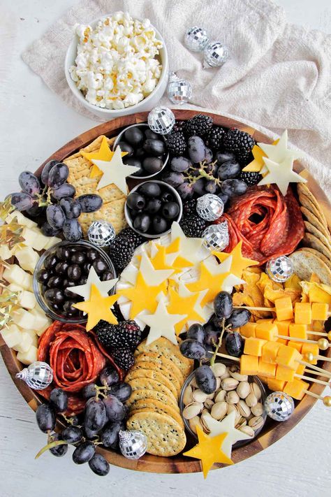 I've been looking for some fun New Year's Eve charcuterie board ideas. I really love this cheese board because it's simple and classic, yet still has a fun New Year's twist to it. I'm going to make this platter with a bunch of different finger foods for my friends and I to celebrate 2025. New Year’s Eve Celebration, New Year’s Eve Charcuterie, Nye Charcuterie Board Ideas, New Year’s Eve 2024, New Year’s Eve Party Theme Ideas, New Year Charcuterie Board, New Year’s Eve Party Food, New Years Charcuterie Board, Theme Charcuterie Board