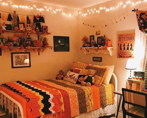 Halloween Dorm, Holiday Room Decor, Halloween Bedroom Decor, Autumn Room, Fall Room Decor, Fall Bedroom Decor, Halloween Bedroom, Holiday Room, Halloween Room Decor