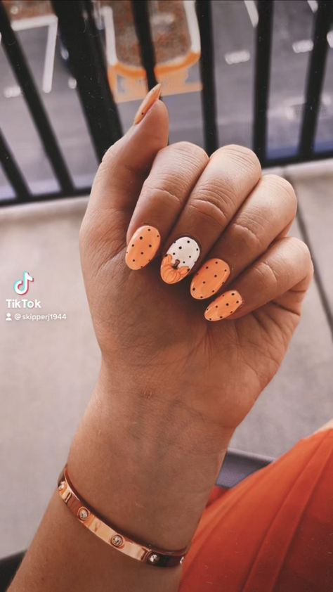 Nails, fall, Disney, pumpkin Fall Almond Nails Pumpkin, Cute Fall Simple Nails, Fall Nails With A Pumpkin, Cute Aesthetic Fall Nails, Fall Nail Inspo Pumpkin, White Nails With Pumpkin Design, Disney October Nails, Almond Pumpkin Nails, Fall Nails Candy Corn