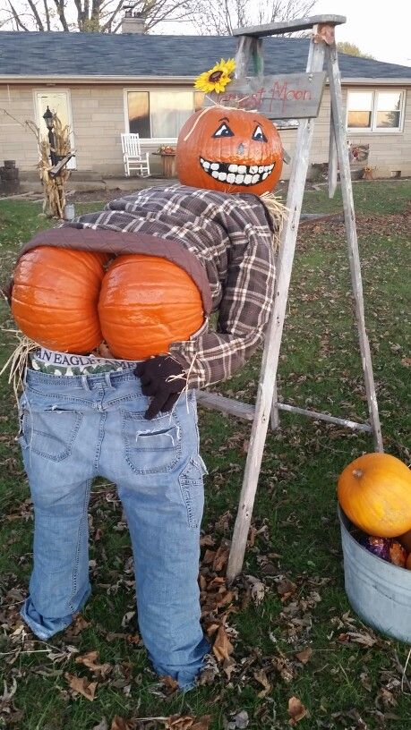 Mooning Pumpkin Scarecrow Diy, Funny Pumpkin Carvings Ideas, Pumpkin Carving Ideas 2 Pumpkins, Funny Painted Pumpkin Ideas, Funny Pumkin Paintings, Pumpkin People Ideas, Funny Pumpkin Carving Ideas Hilarious, Pumpkin Ideas Funny, Pumpkin Gentleman