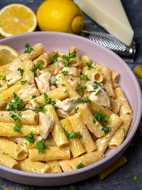 Cream Chicken Pasta, Creamy Lemon Chicken Pasta, Rigatoni Pasta Recipes, Italian Sausage Recipes Pasta, Chicken Rigatoni, Pasta With Lemon, Lemon Pasta Recipes, Pickle Soup, Lemon Chicken Pasta