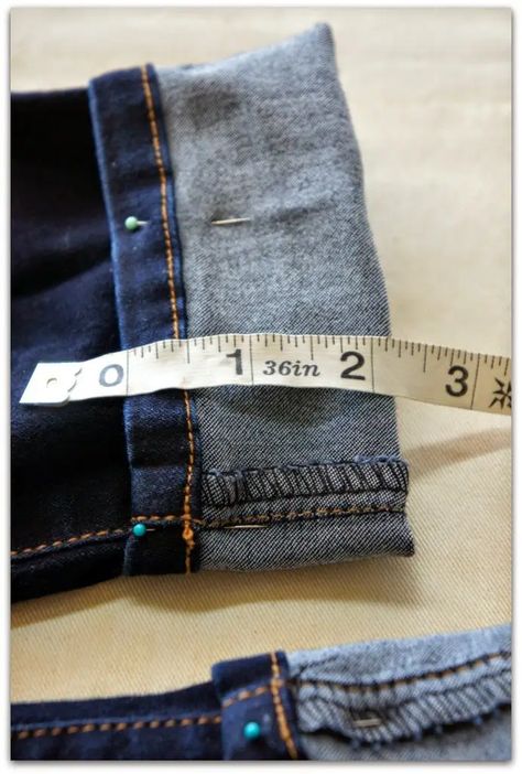 How to Hem Jeans and Keep the Original Hem--EASY tutorial Hemming Jeans By Hand, Heming Pants, Hemming Pants, Hemming Jeans, Sewing Hems, Office Tips, Bargello Quilts, Sewing Jeans, Original Hem