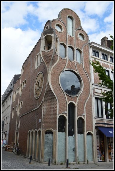 Art nouveau residential building, built in 1920. Ghent, Belgium Art Nouveau Arquitectura, Art Nouveau House, Architecture Art Nouveau, Design Art Nouveau, Nouveau Architecture, Unusual Buildings, Art Nouveau Architecture, Interesting Buildings, Art Deco Architecture