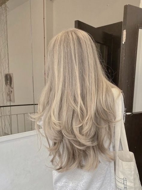 Ash Vanilla Blonde Hair, Light Blonde With Dimension, Pure Diamond Blonde Hair, Cold Tone Blonde Hair, Cold Hair Color Ideas, Cool Tone Blonde Hair Color, Cool Ashy Blonde Hair, Blonde With Natural Roots, Greige Blonde Hair