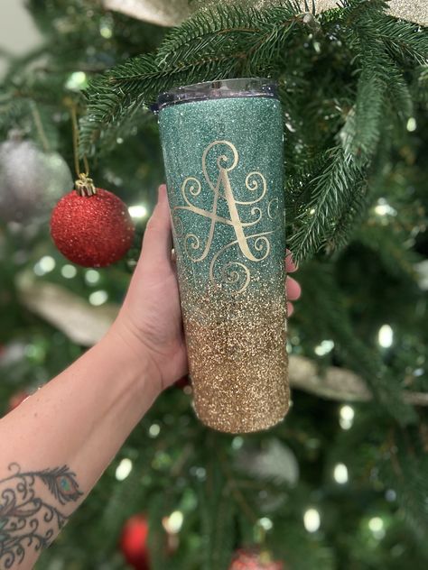 Olive Green Tumbler Ideas, Glitter Ombre, Glitter Cups, Diy Resin Crafts, Resin Diy, Custom Tumblers, Gold Glitter, Sage Green, Resin Crafts