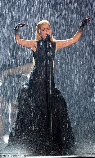 Paloma Faith wins best British female at BRIT Awards #dailymail Paloma Faith Style, Brit Award, Giles Deacon, Christian Hip Hop, Shadow And Amy, Paloma Faith, I Am So Grateful, Woman Personality, Singing In The Rain