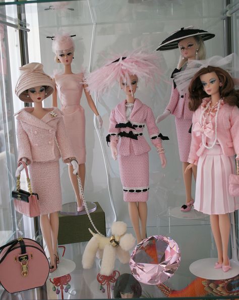 Vintage Pink Barbie Doll Collection Tout Rose, Barbie Silkstone, Im A Barbie Girl, Barbie Vintage, Pink Dresses, Barbie I, Vintage Barbie Dolls, Barbie Friends, Barbie Collector