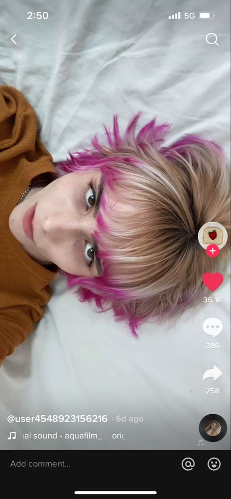 Hot Pink And Platinum Hair, Colored Short Hair Ideas, Pink Hair Red Tips, Mullet Dyed Tips, Short Blonde Hair With Pink Tips, Grown Out Pink Hair, Pink Dyed Tips, Hair Color Mullet, Frosted Tips Mullet