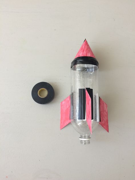 Bottle Rocket Designs, Diy Bottle Rocket, Stem Rockets, Rocket Diy, Build A Rocket, Water Rocket, Rocket Craft, Diy Rocket, Bottle Rocket