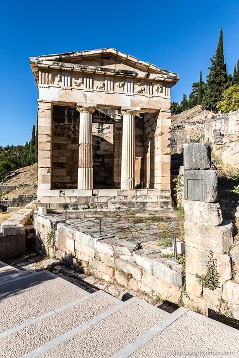 5 Day Athens, Delphi, and Meteora Itinerary - A Local's Guide to Greece Greece Ruins, Greece Travel Itinerary, Background Environment, Places To Visit In Greece, Ancient Greece Aesthetic, Greek Ruins, Knossos Palace, Delphi Greece, Iphone Store