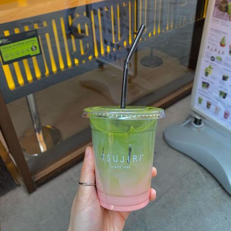 @ldnfoodarchive on Instagram: “Matcha sakura latte from tsujiri - the colour of this drink is so pretty 🤩 this was actually my first time trying something with sakura and…” Sakura Latte, Nutribullet Blender, First Time, Matcha, Cafe, Drinks, Color, Instagram