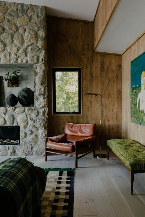 New York Interior Design - Ulster Park Mid-Century - AHG Interiors — AHG Interiors Rustic And Mid Century Modern, Mid Century Mountain Home, Mountain Eclectic, Mid Century Modern Cabin, Rustic Mcm, Toad Abode, Mcm Cottage, Mid Century Cabin, New York Interior Design