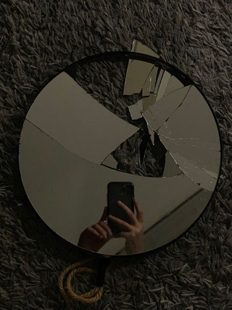 Smashed Mirror Aesthetic, Mirrors Aesthetic Dark, Dissociation Art Mirror, Broken Mirror Aesthetique, Shattered Mirror Aesthetic, Broken Mirror Reference, Cracked Mirror Aesthetic, Body Disphorphia Art Mirror, Mirror Astethic