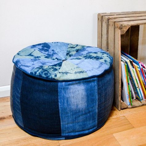 Use your old jeans plus some bleach to make a gorgeous large floor cushion. Transform the denim with tie dye effects - how to make a denim floor cushion. Brat Board, How To Make Piping, Sew Pillows, Patchwork Furniture, Jean Ideas, Cushion Ideas, Cushion Tutorial, Large Floor Cushions, Make A Pillow