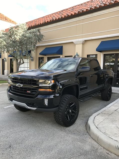 2017 Midnight Z71 Chevy Silverado ..... isn't she pretty Chevy Silverado 2017, Truck Chevy, Carros Bmw, Silverado Truck, Offroad 4x4, Lifted Chevy, Lifted Chevy Trucks, Lifted Truck, Truck Ideas