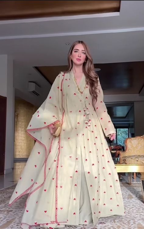 Style Outfits Summer, Summer Vibes Aesthetic, Aesthetic Summer Outfits, Designer Aesthetic, Stylish Short Dresses, Pakistani Dresses Casual, Pakistani Fashion Party Wear, Pakistani Fancy Dresses, Beautiful Pakistani Dresses