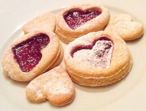 Yesterday, we made these Queen of Hearts tarts, based on a recipe from the BBC children’s tv show ‘Big Cook, Little Cook’. These are easy to make, quite plain, and filled with whi… Halloween Disney Villains, Heart Tarts, Disney Villains Party, Quince Food, Villain Party, Disney Villain Party, Heart Desserts, What To Bake, Villains Party