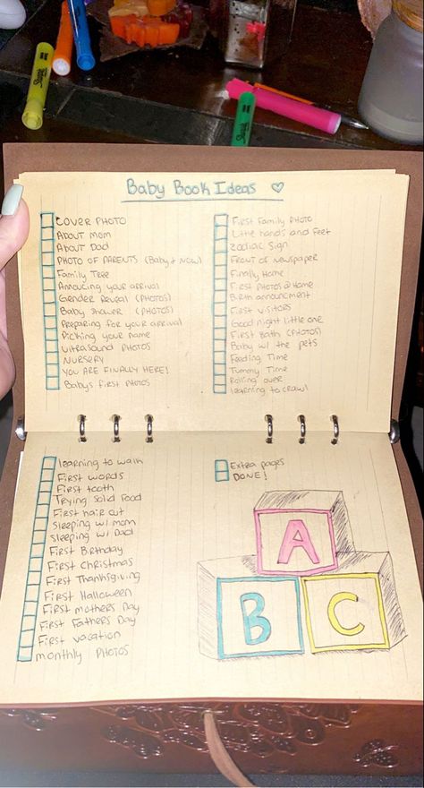 Milestone Book Ideas, Diy Memory Book Ideas, Scrapbook Ideas First Year, Mommy Journal Ideas, My First Year Scrapbook Ideas, Scrap Book For New Born Baby, Babybook Scrapbook Ideas, Baby Scrap Booking Idea, Pregnant Scrapbook Ideas