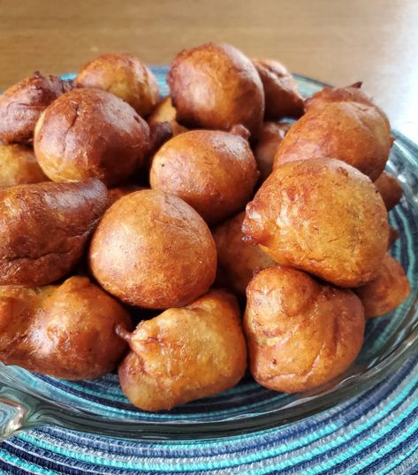 Banana Puff Puff, Fried Dough Balls, Mauritian Food, Beignet Recipe, Fried Bananas, Puff Recipe, Puff Puff, Wild Honey, Fried Dough