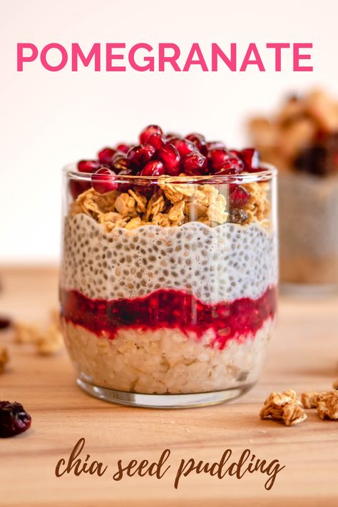 Chia seed pudding with berries and pomegranate #chiaseedpudding #pomegranate Cranberry Chia Pudding, Pomegranate Breakfast Recipes, Pomegranate Chia Seed Pudding, Pomegranate Chia Pudding, Pomegranate Recipes Healthy, Pomogranette Dessert, Eating Pomegranate, Chia Seed Parfait, Chia Parfait