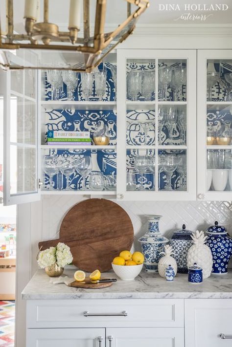 The Chinoiserie Kitchen Chinoiserie Kitchen, Glass Kitchen Cabinets, Wallpaper Shelves, Blue White Decor, New Kitchen Cabinets, Chinoiserie Chic, Diy Kitchen Cabinets, Upper Cabinets, Kitchen Wallpaper