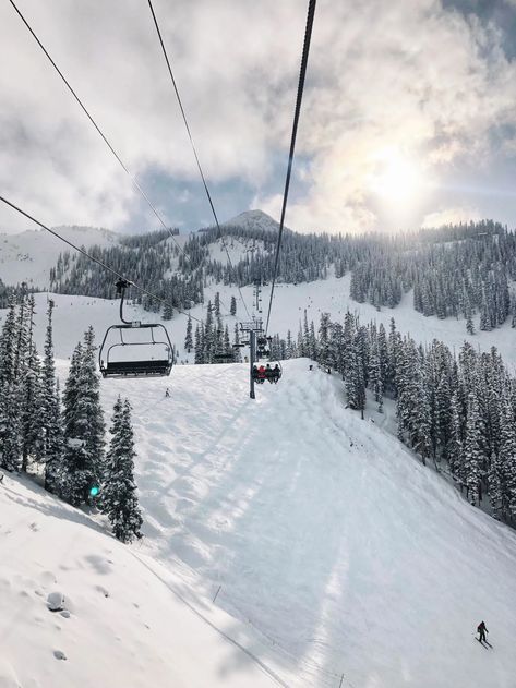 Why Crested Butte, Colorado Should Be Your Next Ski Destination | Vogue Mode Au Ski, Crested Butte Colorado, Pinterest Trends, Colorado Winter, Ski Town, Ski Girl, Ski Vacation, Colorado Skiing, Crested Butte