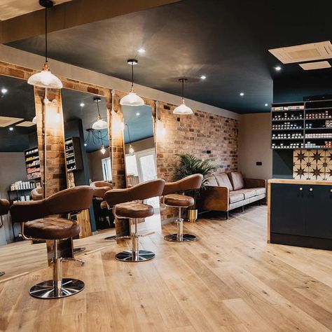 Hairdresser Interior Design Lighting Trends | Style & Light Designs 2019 Lights For Salon Interior Design, Salon Interior Lighting, Salon With Black Ceiling, Brick Salon Design, Cool Hair Salon Interior Design, Beauty Salons Designs, Hairdressers Interior, Hairdresser Interior Design, Salon Loft Ideas