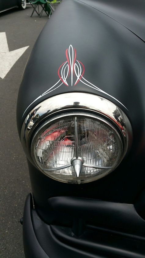 Old School Pinstriping, Truck Pinstriping Ideas, Motorcycle Pinstriping, Car Pinstriping, Karman Ghia, Sign Painting Lettering, Pinstripe Art, Pinstriping Designs, Motorcycle Tank