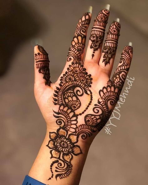 Mehndi Designs Finger, Henna Hand Designs, Henne Tattoo, Easy Mehndi Designs, Mehedi Design, Front Mehndi Design, Simple Mehendi Designs, Indian Mehndi Designs, Tato Henna