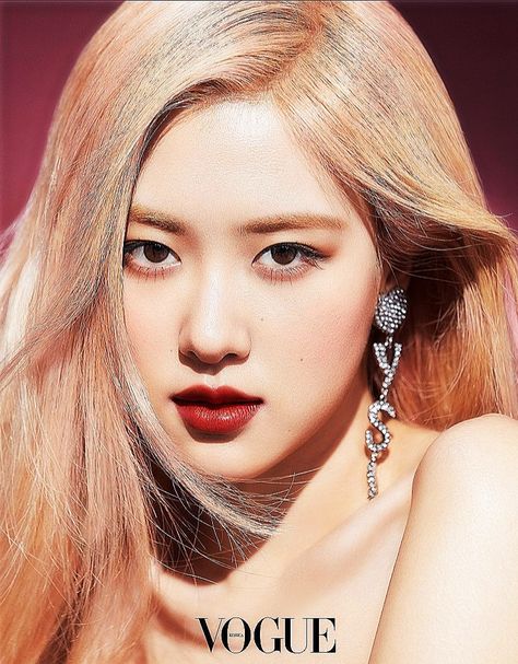 Rosié Trendy Logos, Rose Brand, Rose Blackpink, Red Lipstick, Rosé Blackpink, Blackpink Rose, Red Lips, Red Roses, Girl Group