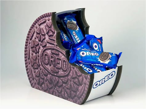 This will make your product pop out to your consumer at the #PointofPurchase TriadCreativeGroup.com Pop Display Ideas, Countertop Display Ideas, Oreo Display, Oreo Packaging, Display Cookies, Posm Design Creative, Chocolate Display, Posm Display, Counter Display Design