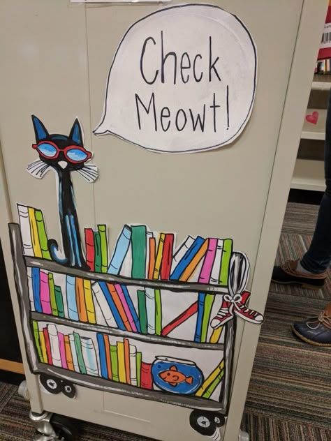 Pete The Cat Pete The Cat Bulletin Board, Pete The Cat Classroom, Trinity Library, Elementary Librarian, School Library Bulletin Boards, Grade 1 Art, Future Library, Library Bulletin Board, School Library Displays