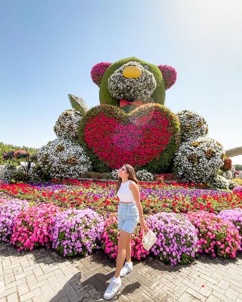 Miracle Garden Dubai Photoshoot, Miracle Garden Photo Ideas, Dubai Miracle Garden Photography, Miracle Garden Dubai Photography, Miracle Garden Dubai Outfit, Dubai Moodboard, Dubai Poses, Dubai Fits, Dubai Photography Ideas