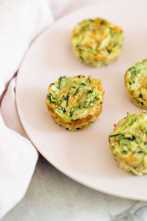 Zucchini Mini Muffins Recipes, Blw Zucchini Muffins, Blw Mini Muffins, Zucchini Recipes Blw, Mini Zucchini Muffins, Baby Zucchini Muffins, Zucchini Blw Recipes, Blw Zucchini Recipes, Blw Muffin Recipes