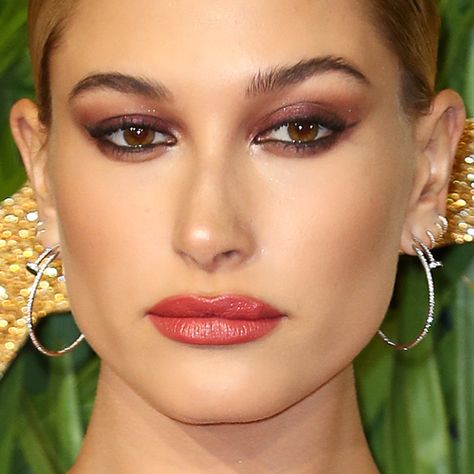 Hailey Baldwin Makeup, Haley Bieber, Makeup Photos, Makeup 101, Steal Her Style, Purple Eyeshadow, Make Up Inspo, Photo Makeup, Clothes Outfits