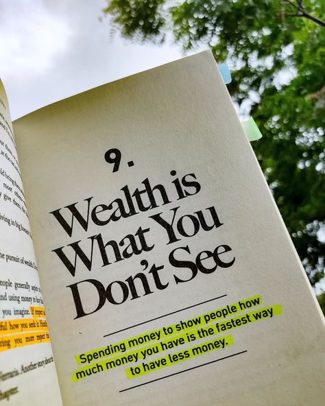 Sharing some of the insights from the Book: 🧡📒 📕Book Title- Psychology of money ✍️Author - @morganhousel ❓Have you read this Book? 📚 What’s one financial lesson that’s changed your perspective? Share in the comments! 🧡🌻💬 Save it// share this with your friends 🚀❤ Follow @rujal.epicreads for more bookish content 📚🌻✨ #ThePsychologyOfMoney #FinancialWisdom #MoneyMindset #PersonalFinance #Bookstagram Finance Man, Critical Thinking Books, Bookish Content, Psychology Of Money, Money Vision Board, Smart Girl, Healing Books, Nerd Problems, Trading Quotes