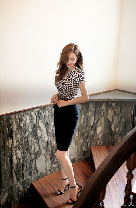 - Product Page ideas #ProductPage Classy Business Outfits, Lee Yeon, Look Office, Pencil Skirt Outfits, Korean Fashion Outfits, Office Fashion Women, Korean Fashion Women, Korean Girl Fashion, Korean Fashion Trends