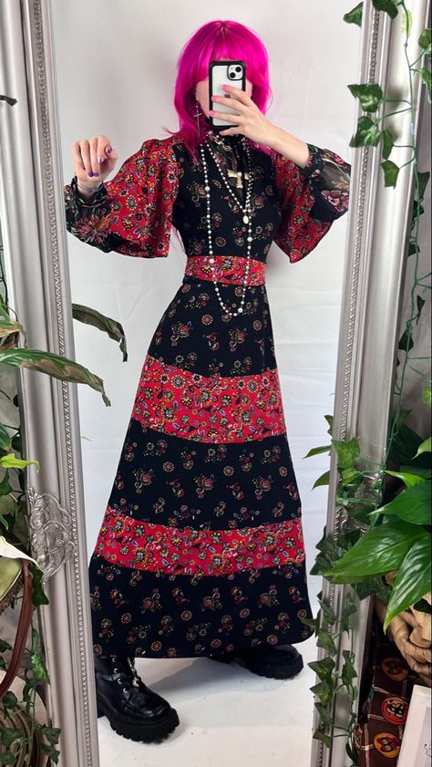 Antique Grunge Fashion, Punk Cottagecore Aesthetic, Gothic Autumn Outfit, Fall Punk Outfits, Whimsigoth Aesthetic Outfits, Whimsical Aesthetic Outfit, Maximalism Fashion, Fairy Punk, Witchcore Aesthetic